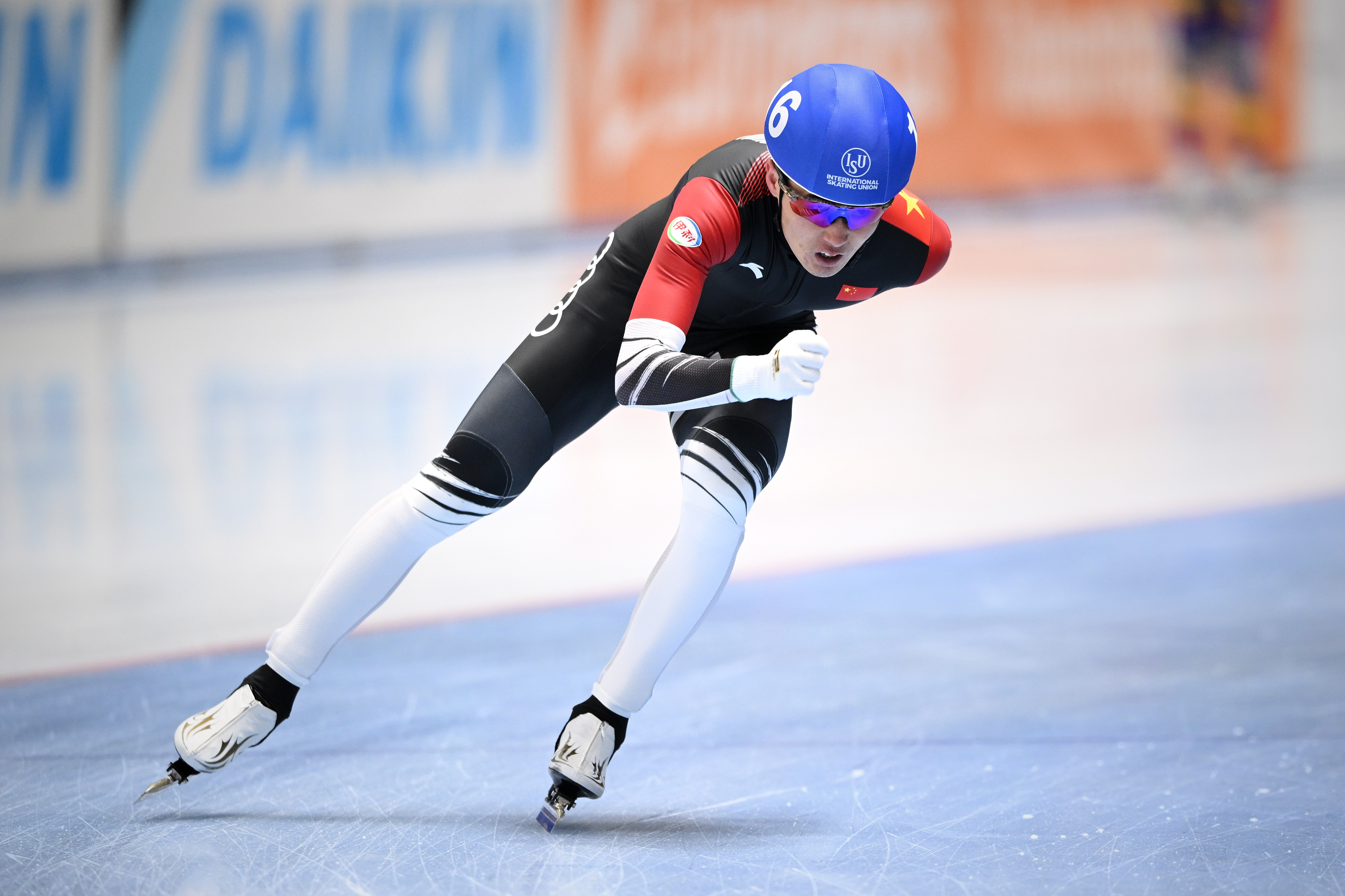 开云体育直播-波兰代表队在障碍滑冰项目中获佳绩