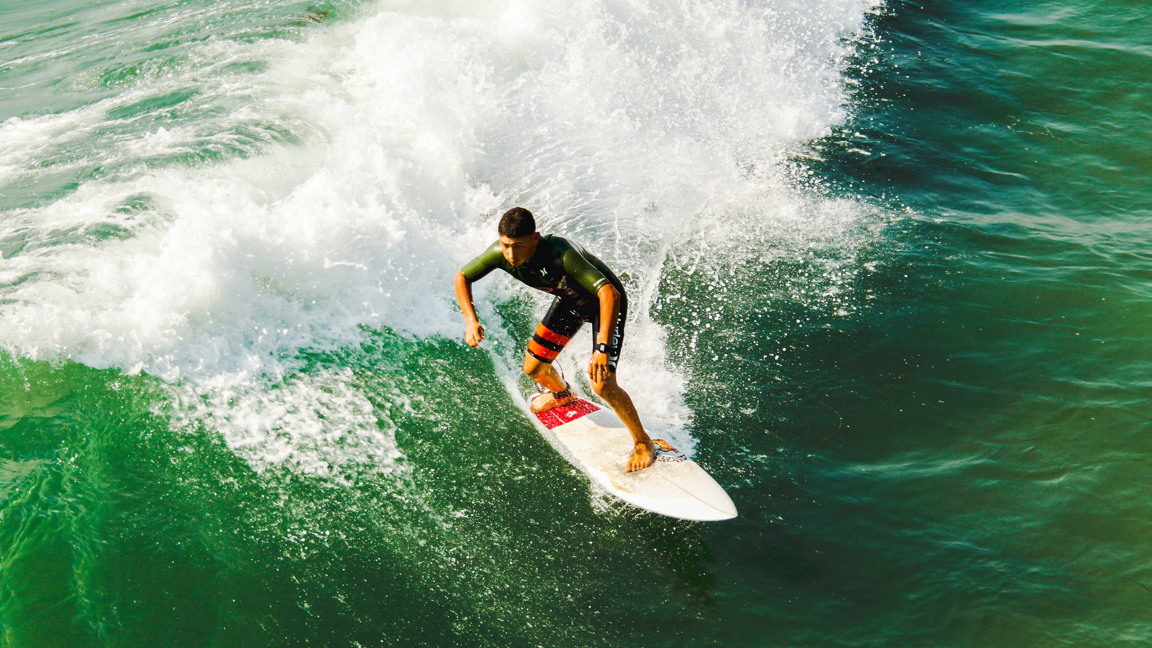 开云官方app入口-年度焦点之战，皇马风暴冲垮塞维利亚，伯纳乌见证战术碾压